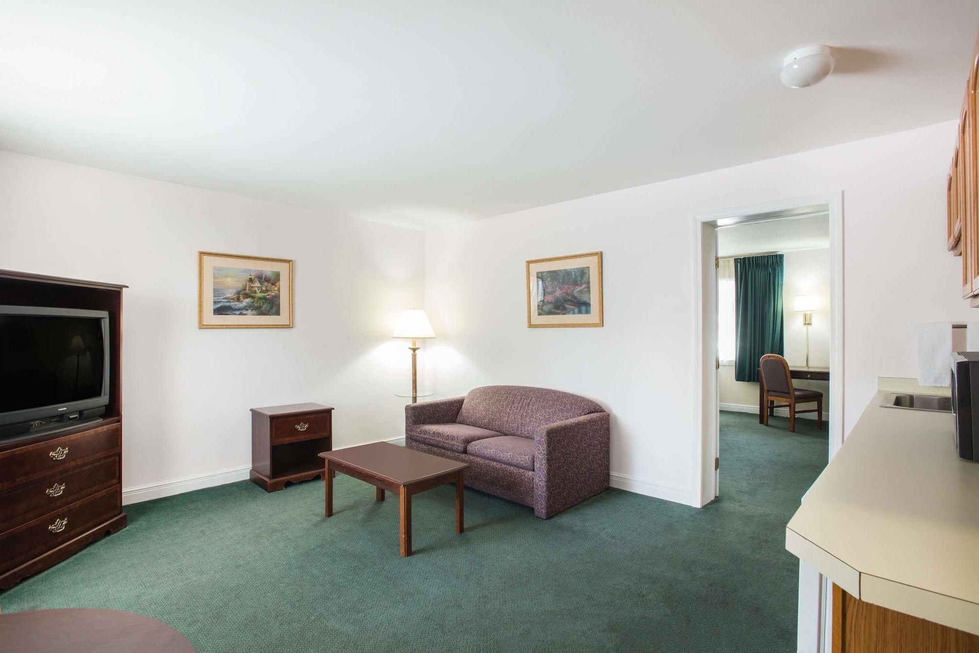 Travelodge By Wyndham Lake George Ny Екстериор снимка
