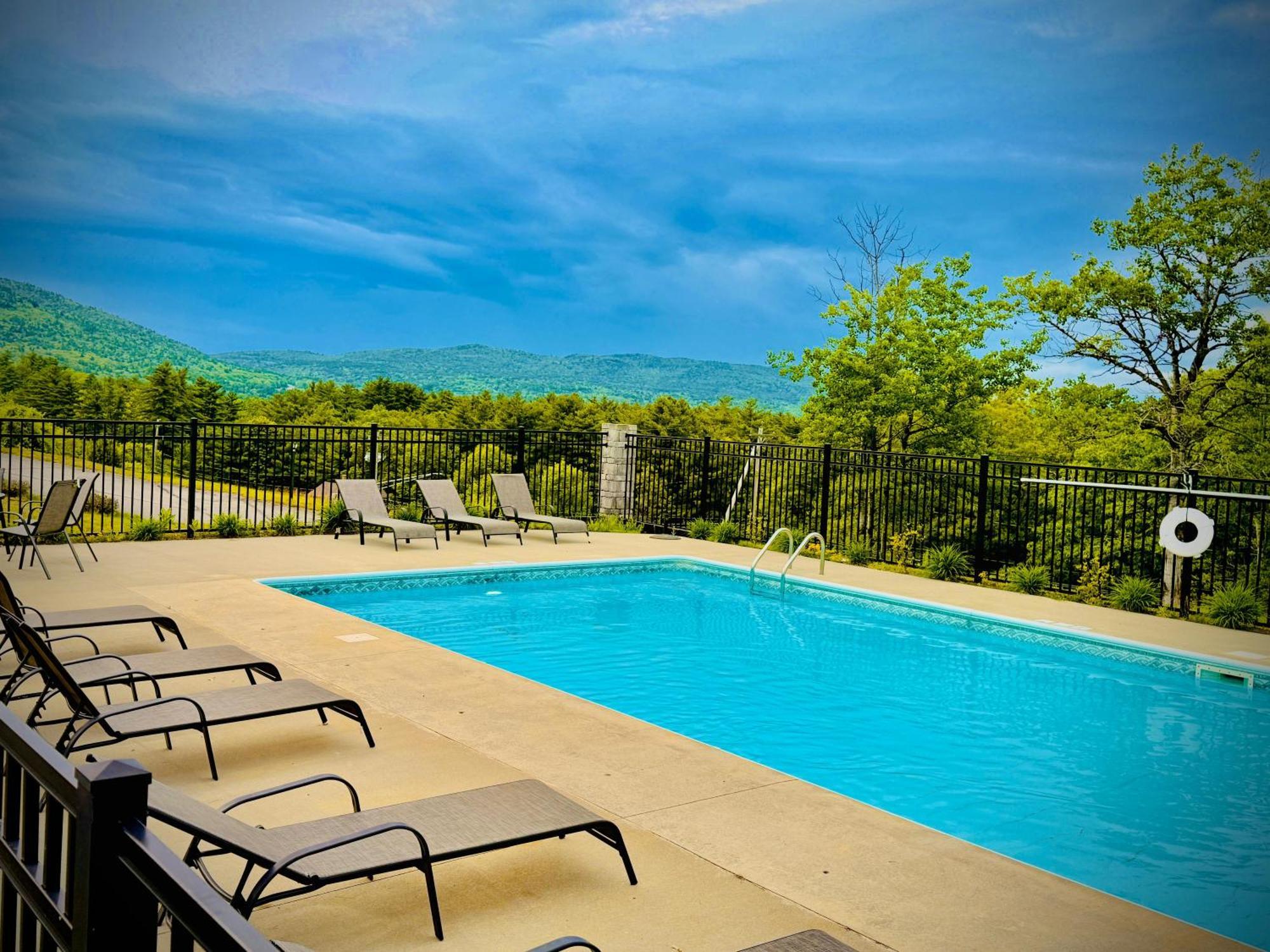 Travelodge By Wyndham Lake George Ny Екстериор снимка