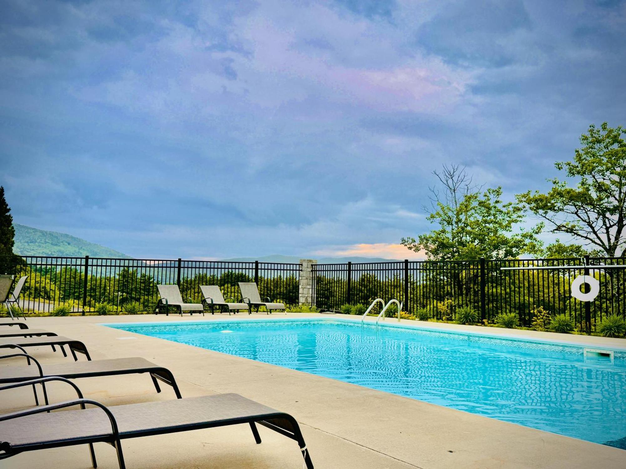 Travelodge By Wyndham Lake George Ny Екстериор снимка