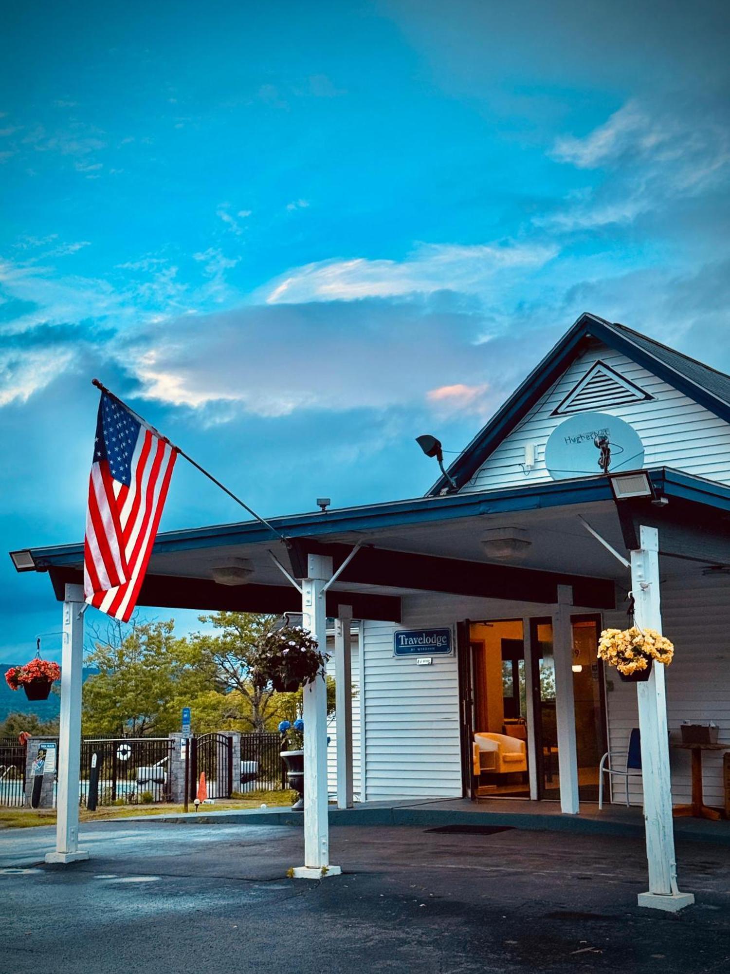 Travelodge By Wyndham Lake George Ny Екстериор снимка
